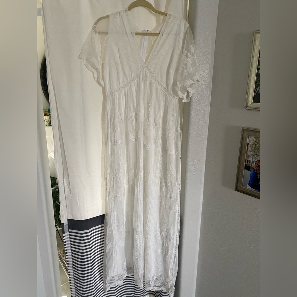 gorgeous maxi dress, white lace and fully lined. only worn once for pics!